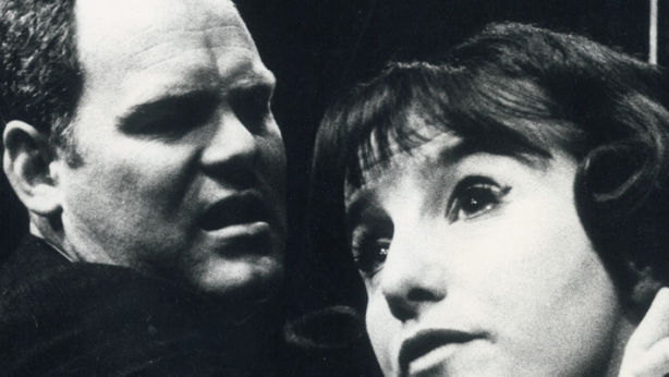 Malcolm Robertson with Elaine Cusick in Joe Egg (1968) Malcolm Robertson with Elaine Cusick in Joe Egg (1968)