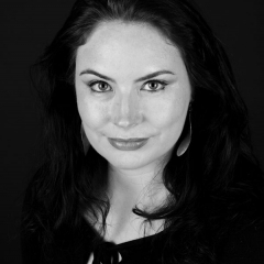 Yvonne-Virsik-WEB.jpg Yvonne-Virsik-WEB.jpg